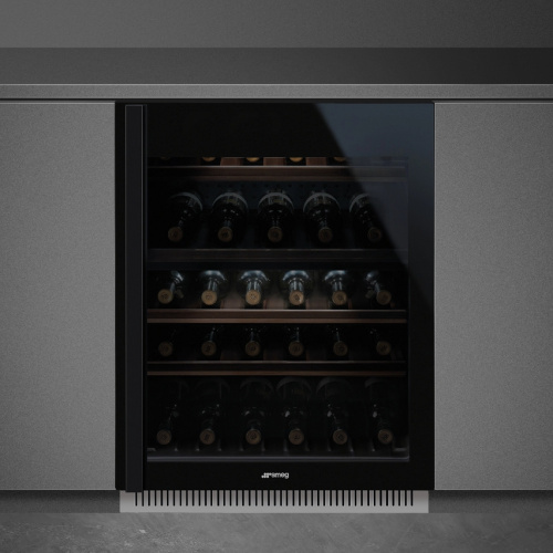 Холодильный шкаф для вина Smeg CVI638RN3