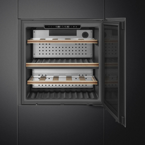 Холодильный шкаф для вина Smeg CVI129B3