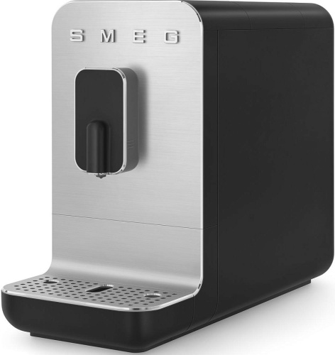 Автоматическая кофемашина Smeg BCC11BLMEU