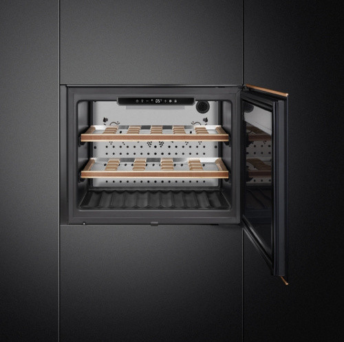 Холодильный шкаф для вина Smeg CVI621NR3