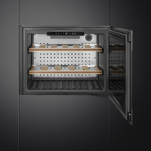 Холодильный шкаф для вина Smeg CVI321X3