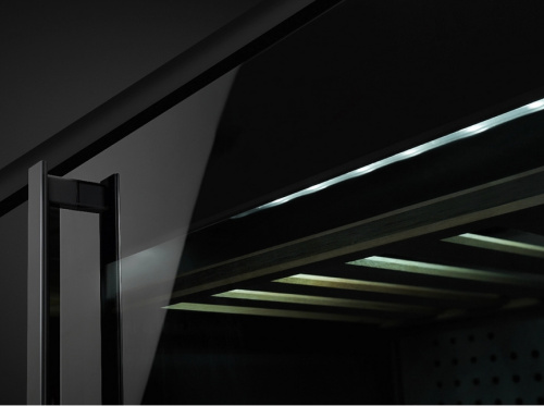 Холодильный шкаф для вина Smeg CVI638RN3