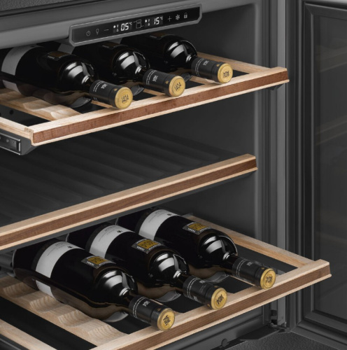 Холодильный шкаф для вина Smeg CVI129B3