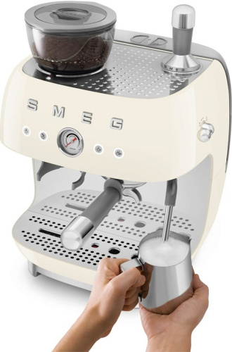 Кофемашина-эспрессо Smeg EGF03CREU
