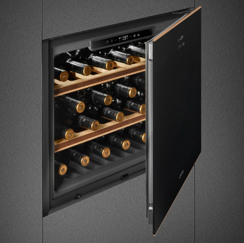 Холодильный шкаф для вина Smeg CVI621NR3