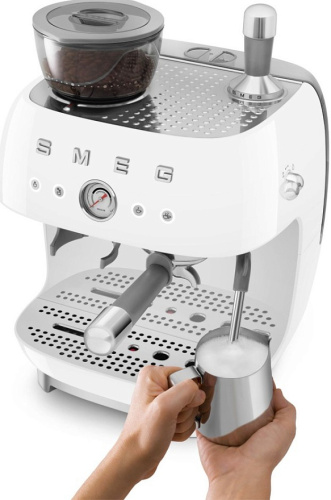 Кофемашина-эспрессо Smeg EGF03WHEU