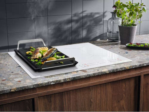 Встраиваемая индукционная варочная панель Electrolux EIV63440BW